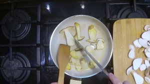 Как приготовить вкусный салат из белых грибов. Или из других лесных грибов.