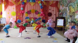 Танец "Муси пуси" мл.гр.