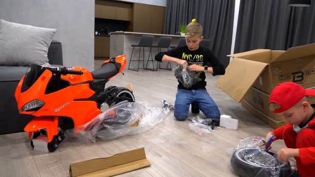 СОБИРАЮ для брата НОВЫЙ мотоцикл... смотреть онлайн