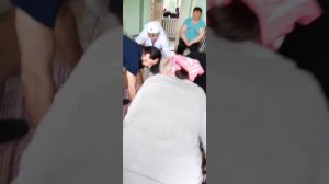 04.06.22 г. Поднятие человека с пола с помощью одеяла на кровать