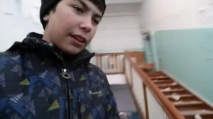 Мой друг упал с заброшки, что делать???