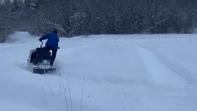 Снегоход Буран в глубоком снегу смотреть онлайн