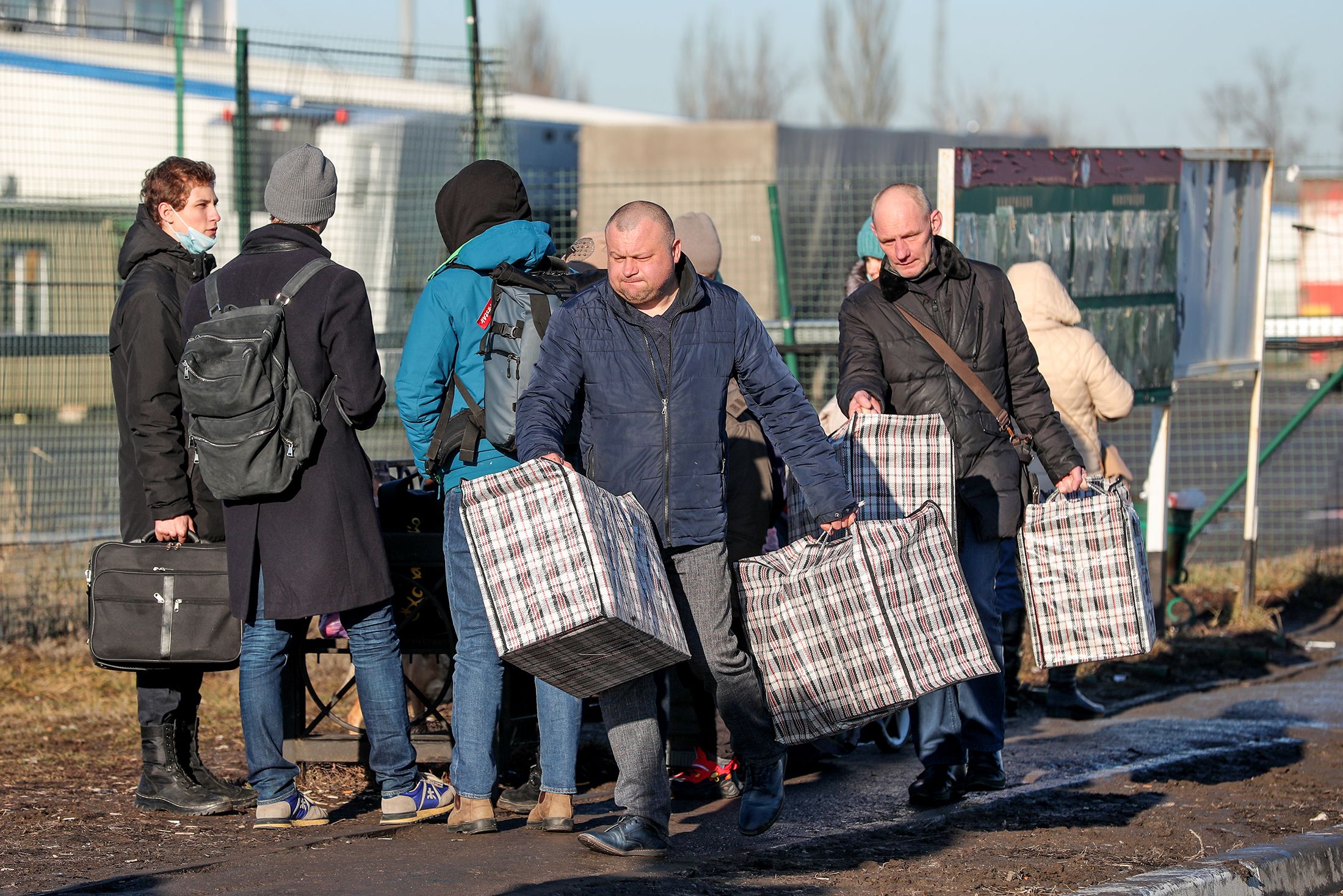 10 тыс жителей в. Мигранты из Украины. Беженцы с Украины. Донецк беженцы. Беженцы с Украины в России.