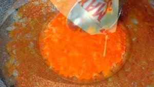 Нежнейший салат из копченого куриного мяса.