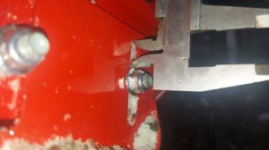 Регулировка опорных лыж на снегоуборщике