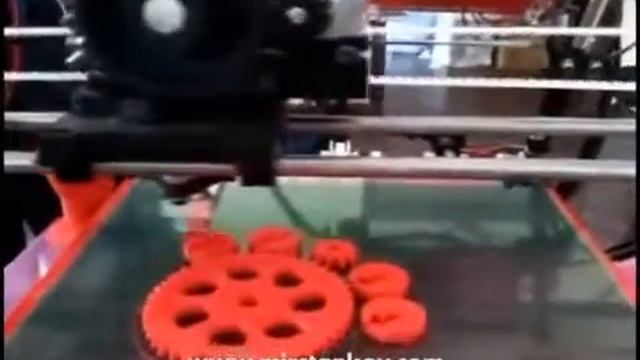 Работа 3D принтера. Выращивание шестерни. смотреть онлайн