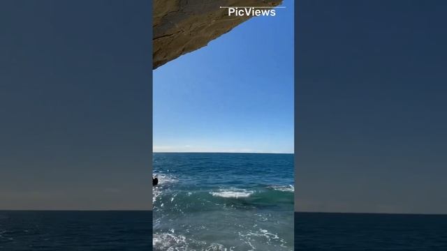 Испания.  Пляж в Paradise. Скалы, обстановка на пляже море сегодня 12 декабря 2023. Какая погода