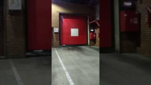 Скоростные ворота на складе. смотреть онлайн