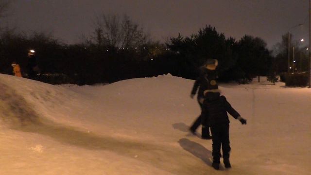 Коровинский парк 31 декабря 2017 года вечером. Предновогодняя прогулка. Звук 5.1. смотреть онлайн