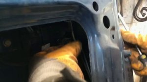 Обслуживаем замки , почему перекашивает стекло .