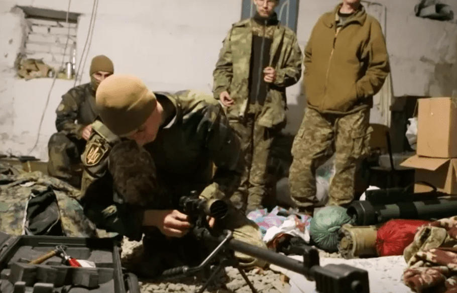 Воруют наше оружие: Иностранные наемники жалуются на своих украинских командиров