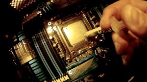 Установка процессора CPU Intel Core i7-3820 3.60 GHz Ч.7