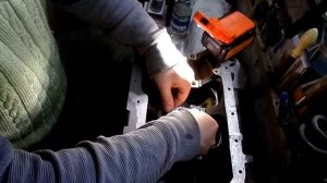 78 Установка коренных полуколец в блок цилиндров коленвала двигателя Джили МК