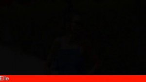 Кендалл Дженнер отправилась на прогулку в необычном ярком комплекте