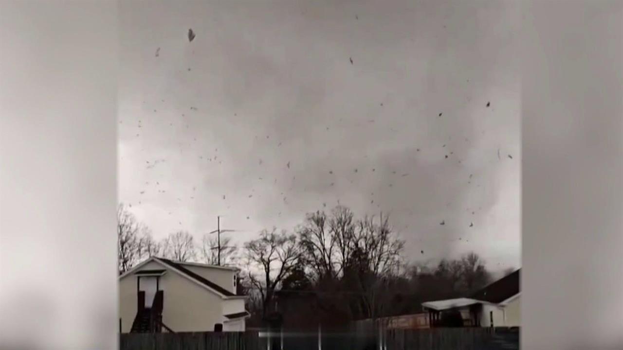 Американский штат Теннесси приходит в себя после мощного урагана