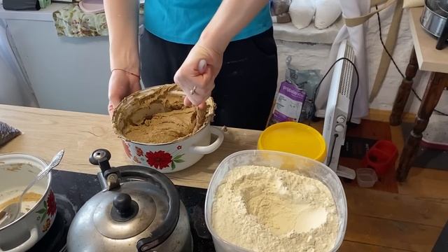 Хуторская жизнь в доме прадеда. Там, где ещё недавно стояли развалины, пахнет хлебом смотреть онлайн