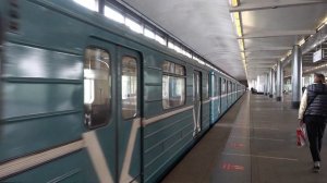 Московский Метрополитен 81-717/714 серии 2676 и 2745 на станции Воробьёвы Горы