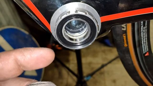 Разбираем каретку на внешних подшипниках / Переборка каретки  Hollowtech II на шоссейном велосипеде