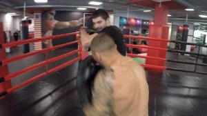 Тренировки по тайскому боксу и кикбоксингу Андрея Басынина и Виталия Дунец