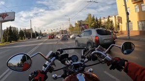Кто кого ПО ПРОБКАМ !? Suzuki Intruder 400 против Yamaha Road Star 1700