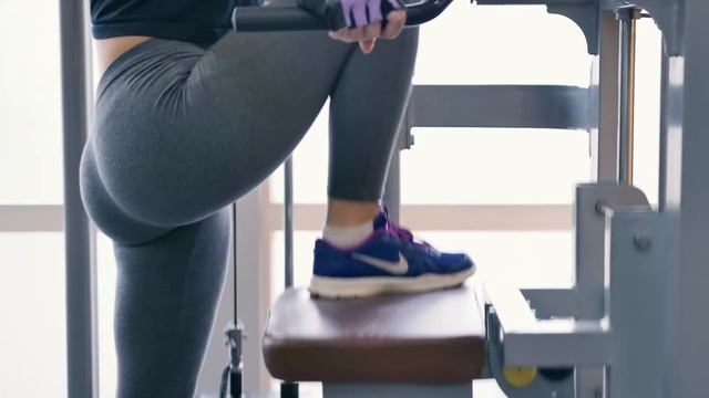 Жим одной ногой в гравитроне. смотреть онлайн