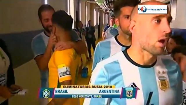 ''Brasil vs Argentina 2016'' - Saludo de Dani Alves con Messi y Mascherano смотреть онлайн