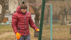 Комфортная городская среда. Установка ограждения спортивной площадки.