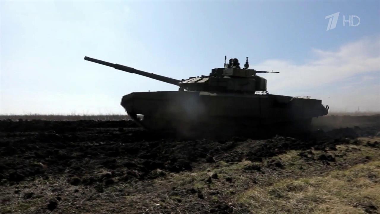 Репортаж из Работино, где танкистам в бою помогают модернизированные Т-72