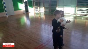 УРОК ФИЗКУЛЬТУРЫ В 1 КЛАССЕ