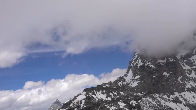 Длинный подлёт к Матерхорну с северной стороны с обходом облачного блока. смотреть онлайн
