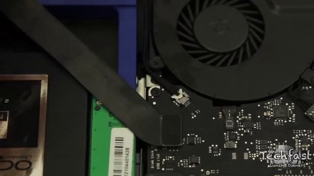 Fastest MacBook Pro on The Planet Part 3: Data Doubler, RAID Configuration & Benchmarks смотреть онлайн