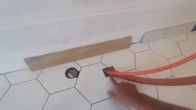 Проходное помывочное помещение, работа с плиткой и плинтусами плюс пескозборник смотреть онлайн