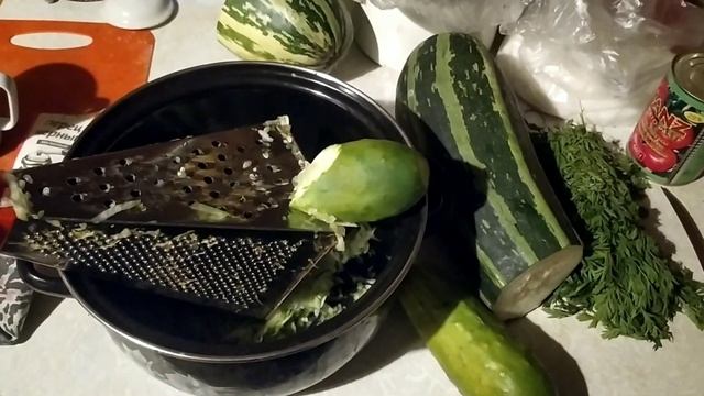 ВКУСНЯШКА ИЗ ПЕРЕРОСШИХ ОГУРЦОВ И КАБАЧКОВ смотреть онлайн