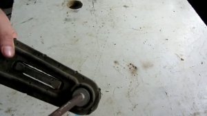 Заменили нижнюю опору двигателя на Лада Ларгус.Удары в ручку КПП остались.