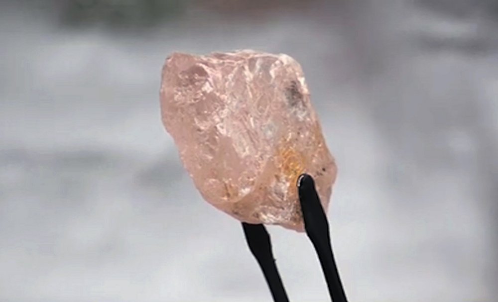 В Анголе нашли самый крупный за 300 лет розовый алмаз / События на ТВЦ