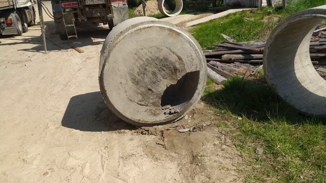 Копка колодца в кольцах с дном.