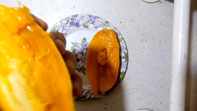 Чистка спелого манго смотреть онлайн