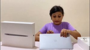 MacBook Air 13 inch - Apple | Unboxing | Hessa's vlog | Unboxing-2