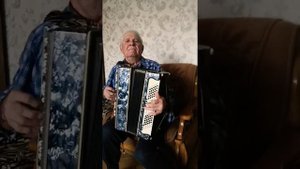 Виктор Данилович Ломакин. Песня "Узенький проулочек". Игра на баяне.