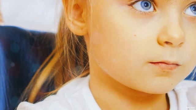 Старушка собирала еду в ресторане, чтобы накормить внучку, а когда это увидел директор ресторана… смотреть онлайн