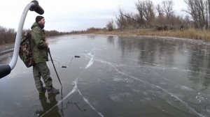 Рыбалка в астрахани по первому льду 2022-2023.ВОТ ТАК наловили.Зимняя ловля плотвы,красноперки,окун