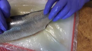 Как чистить селедку и мариновать лук, как в ресторане. Закуска к празднику - ОХ И ВКУСНО !