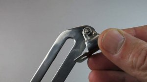 Механизм фиксации люка катера, яхты или моторной лодки