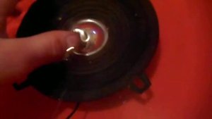 Как играет динамик под водой