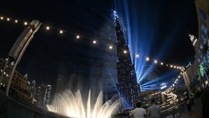 Новый год в Дубае! Бурдж Халифа и фонтаны! Праздничный салют!