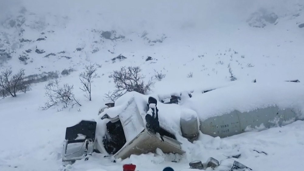 На западе Китая растет число жертв схода лавины / События на ТВЦ