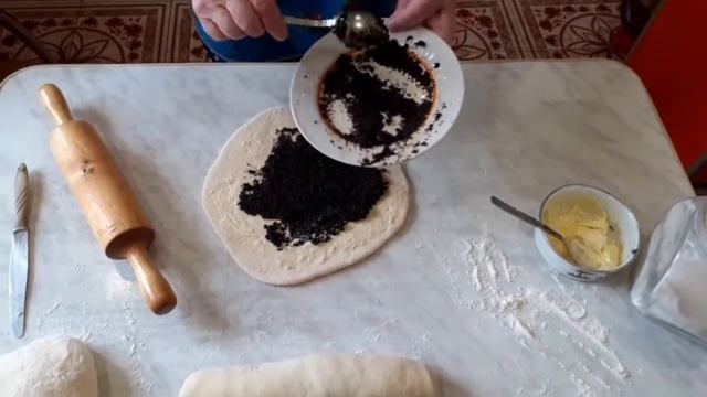 РУЛЕТ С МАКОМ ОЧЕНЬ ПРОСТОЙ РЕЦЕПТ.  РУЛЕТ С ИЗЮМОМ ИЗ СДОБНОГО ДРОЖЖЕВОГО ТЕСТА.  ДОМАШНИЕ БУЛОЧКИ