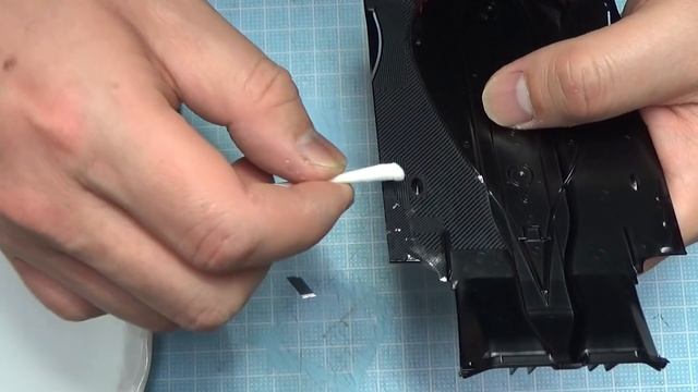 #9 Ferrari SF70H タミヤ 1/20なべさんの難しく考えないプラモデル制作記 (F1)カーボンデカールを貼る смотреть онлайн