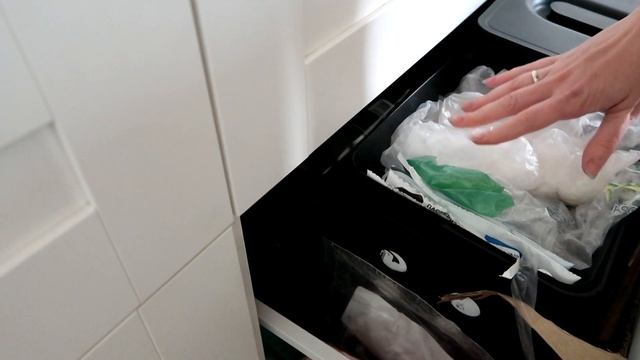 Куда девать пластиковые пакеты? Как подготовить сырье к сдаче на переработку? смотреть онлайн