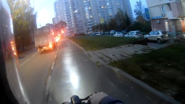 Первый раз еду в шлеме на KUGOO M5 часть 2 смотреть онлайн